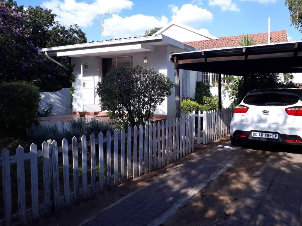 Fourways Guest Lodge Johannesburg Exterior foto